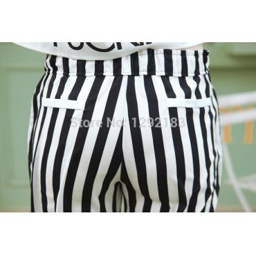 Gestreifte Hose und um den Hals Kurzarm T Shirt Anzug für Damen free Damen und Anzüge