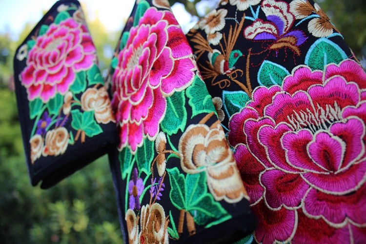 NEUE Armband Damen Handtasche Elegante Handarbeit Tag Handtasche Tasche Nationalen Retro Gestickte Tasche mit Floral